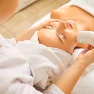 שובר לטיפול מיצוק והידוק העור